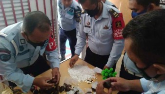 Handal, Ibu Muda Selundupkan Ribuan Pil Koplo Dalam Buah Salak ke Lapas Jombang Dua Kali