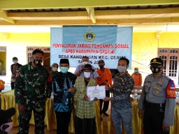 Pastikan BLT Cair, Pak Qosim Monitoring Penyaluran di Kecamatan Cerme