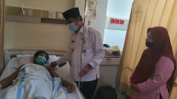 Wabup Qosim Jenguk dan Santuni Korban Amuk Sapi Kurban Bawean