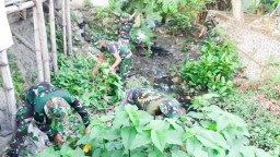 Puluhan TNI di Bojonegoro Nyemplung Sungai, Ada Apa?