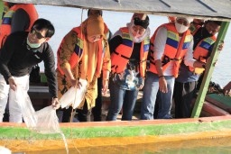 DPRD Bojonegoro Apresiasi Tebar Benih Ikan oleh Bupati, Berharap Seluruh Waduk Diperhatikan