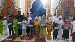 Ratusan Anak Yatim di Bawean Dapat Santunan Lazisnu