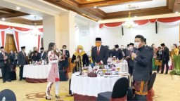 Via Vallen Duet Bareng Khofifah-Emil di Grahadi Surabaya