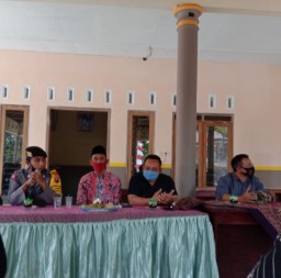 Gunakan Ambulan Untuk Angkut Pengunjung Wisata, Kades Tambaksari Pasuruan Digeruduk Warganya