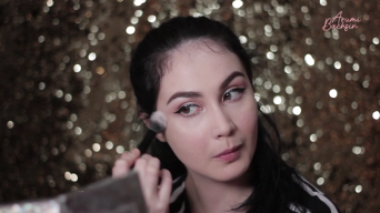 Mau Make Up Agar Tetap Awet Meski Aktifitas Banyak? Simak Yuk Tips dari Arumi Bachsin