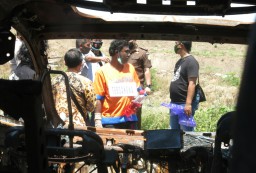 Lihat Rekonstruksi, Adik Via Vallen Gemes Dengan Pije Sang Pembakar Mobil  Kakaknya