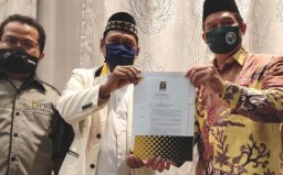 Bacabup Bambang Haryo menerima Rekom dari DPD PKS Sidoarjo.