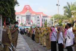 Libur Panjang Telat Masuk, Bupati Sambari Jemur 178 ASN Pemkab Gresik