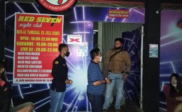 Mokong Buka Tempat Dugem, Satpol PP Surabaya Segel Red  Seven