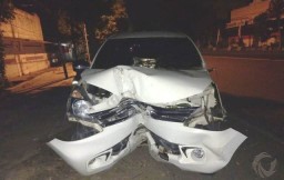 Sopir Ngantuk, Avanza Seruduk Pohon di Situbondo