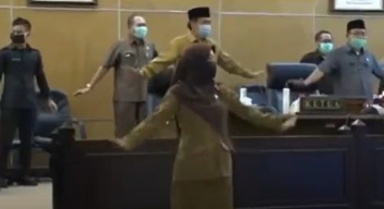 Pekan Ini, Seluruh Anggota Dewan dan Pejabat Pemkab  Sidoarjo Jalani Swab PCR
