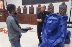 Hari Ini Ulang Tahun Arema ke-33, DPRD Malang Hadiahi APD Kesehatan