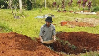 Sudah Gali Liang Kubur, Ternyata Orangnya Masih Hidup Wiihhh