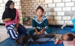 HHiiiiii ... !!!    Genderuwo Tuban Sunat Titit Bocah TK di Ruang Tamu