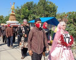 Arak dan Berebut Gunungan, Cara Warga Desa Tanjungharjo Bojonegoro Peringati Kemerdekaan