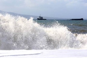 Waspada, BMKG Perkirakan Tinggi Gelombang Laut Jawa Capai 6 Meter