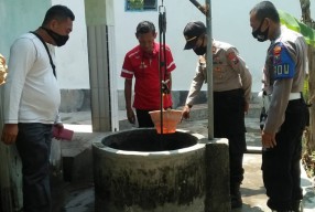Kakek Jombang Beraksi Kamikaze Nyemplung Sumur Masjid Hingga Mati
