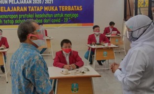 Hari Ini Sejumlah Sekolah Gelar Belajar Tatap Muka, Gubernur Sidak di Probolinggo