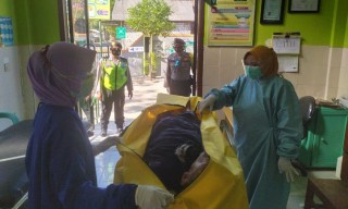 Pamitnya Buang Air Besar, Pak Tua Pulang Tak Bernyawa Ditemukan Mengapung di Laut