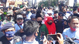 Antar Pasangan Niat Daftar, Massa Abaikan Protokol Kesehatan