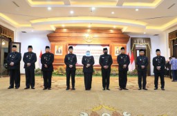 Gubernur Khofifah Lantik 6 Penjabat Wali Kota dan Bupati di Jawa Timur