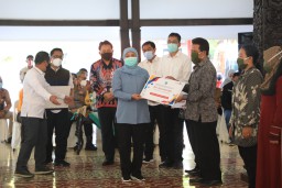 Warga Lumajang Digerojok Bantuan Belasan Miliar oleh Gubernur Jatim