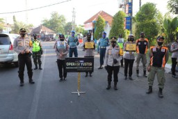 Polres Tanjung Perak Razia Masker di Pegirian Surabaya