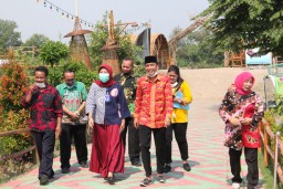 Wakil Bupati Meyakini Taman Pinggir Nggawan (TPG) Menjadi Pionir Wisata Desa di Bojonegoro