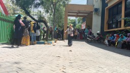 Bakul Sayur, Pentol hingga Lontong Bojonegoro Berebut Bantuan Rp 2,4 Juta