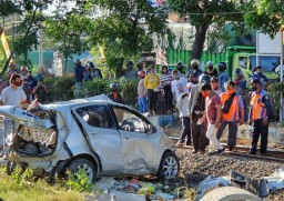 Splash Dicium KA Komuter Bangil, Sekeluarga Jadi Korban