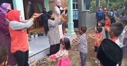 Bupati Jember Faida Lakukan Sosialisasi Protokol Kesehatan dan Bagikan Masker