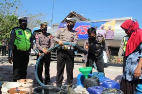 Warga Ngorogunung Bojonegoro Digerojok 16 Ribu Liter Air Bersih