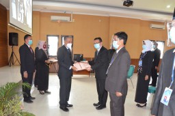 Kepala BPSDM Provinsi Jatim Tutup Pelatihan Kepemimpinan Administrator Angkatan IV Secara Virtual