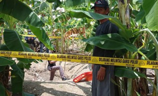 Anak Gendeng, Bacok Bapak Hingga Tewas di Kebun Belakang Rumah