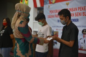 3.113 Pekerja Wisata Seni dan Budaya Kabupaten Jember Terima Bantuan