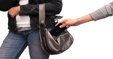 Suami-Istri dan Mertua di Surabaya Sekongkol Rampas HP Perempuan, Hasilnya Dijual ke Pasar Maling
