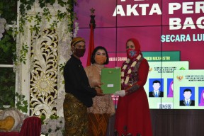 Bupati Faida 'Mantu' Nikahkan 836 Warganya  Secara Online