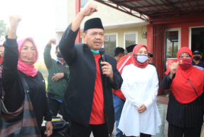 Pasangan Pungkasidi - Titik Masudah Gowes Ke KPUD Mojokerto Daftar Cabup-Cawabup