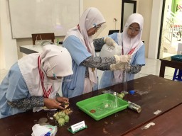 Temukan Formula Bius Ikan Berbahan Kecubung, Lima Siswa MAN 1 Gresik Juara Internasional Invention Festival