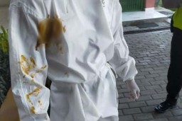 Sungguh Teganya, Petugas Medis di Surabaya Dilempari Kotoran Sama Keluarga Pasien Covid