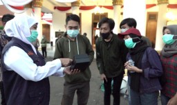 Khofifah Terbangkan Perwakilan Buruh Jatim ke Jakarta Menemui Menkopolhukam