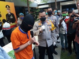 Lokalisasi Samaleak Gresik Digerebek Polisi, CD dan BH Diamankan
