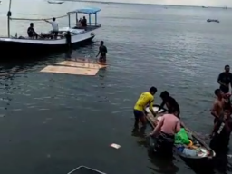 Kapal Oleng Dihantam Angin, Muatan Senilai Rp 1 Miliar Tumpah di Laut Bawean