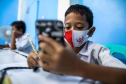 Semua Siswa dan Guru di Gresik Dapat Kuota Internet Gratis 32 GB, Asalkan...