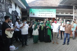 Pasangan Kelana Aprilianto - Dwi Astutik Resmikan Posko Barokah Berkelas