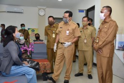 Cek Langsung Pelayanan MPP Mini Sukodono, Pj Bupati Sidoarjo Dicurhati Warga