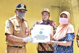 Warga Sidoarjo Terdampak PHK Dapat BLT Rp 600 Ribu Tiap Orang