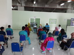 Nakes Gresik Siang-Malam Siaga Demi Kesembuhan Pasien Covid-19