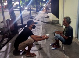 Tebar Nasi Bungkus, Cara Komunitas Nganjuk Peduli Peringati Maulid Nabi