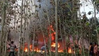 Gudang Minyak Mentah di Tuban Meledak, Tiga Rumah Terbakar